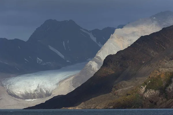 Kongsbreen Glaciersurrounded Mountains Kongsfjorden Spitsbergen Island Svalbard Archipelago Svalbard Jan — Stock Photo, Image