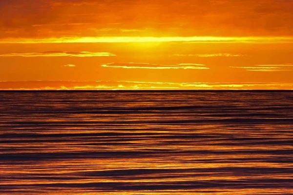 夜の光の波は 北極海 スピッツ ベルゲン島 スバールバル諸島 スバールバル諸島 ヤンマイエン島 ノルウェー ヨーロッパ — ストック写真
