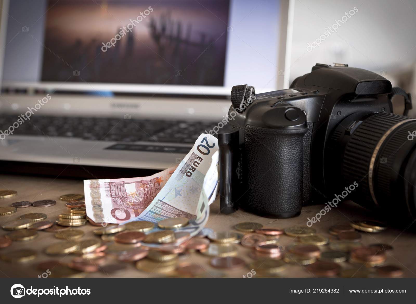 holte gat Schrijf een brief Money Camera Computer Earning Money Selling Photos Stock Photo by  ©imagebrokermicrostock 219264382