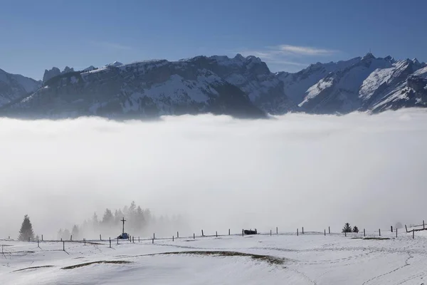 Vista Panorâmica Maciço Alpstein Com Montanhas Pastagem Neve Gama Alpstein — Fotografia de Stock