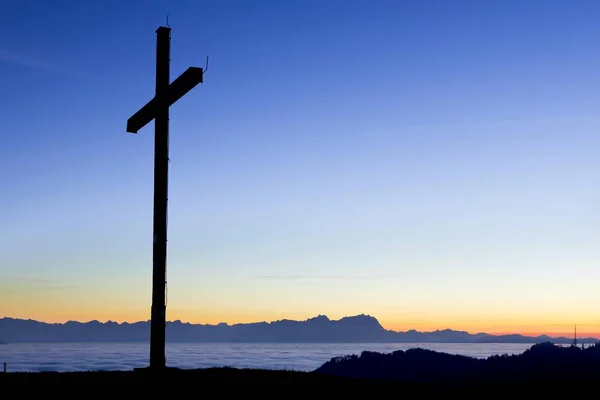 Večerní Pohled Alpstein Hory Nad Vysokou Mlha Hirschberg Summit Cross — Stock fotografie