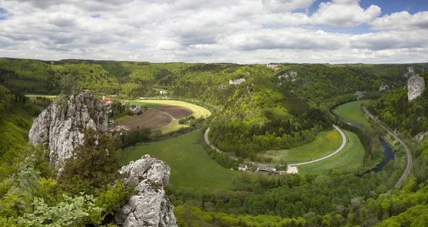Beuron バーデン ヴュルテンベルク州 ドイツ ヨーロッパに近いドナウの谷に Petersfelsen の岩からの眺め — ストック写真