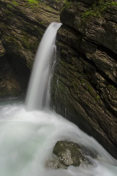 Живописный Вид Водопады Тур Вблизи Уайлдфельда Тойбург Фон Фештайн Швейцария — стоковое фото