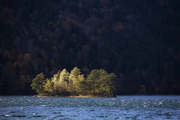 Vacker Utsikt Över Sjön Stormiga Eibsee Höst Bayern Tyskland Europa — Stockfoto