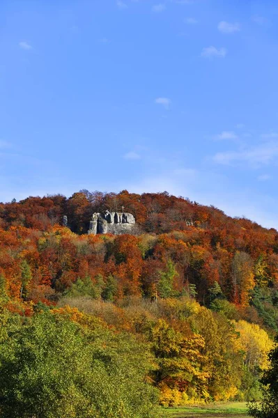 Glatzenstein フランコニア ジュラ Schnaittach ババリア ドイツ ヨーロッパの秋の色の木の風光明媚なビュー — ストック写真