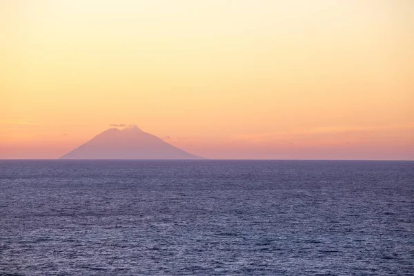 Malerischer Blick Auf Den Vulkan Stromboli Vom Festland Tropea Kalabrien — Stockfoto