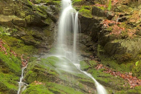 Naturskön Utsikt Över Vattenfallet Bigge Floden Sauerland Nordrhein Westfalen Tyskland — Stockfoto