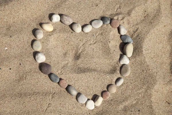 Pebbles Areia Formando Uma Forma Coração — Fotografia de Stock
