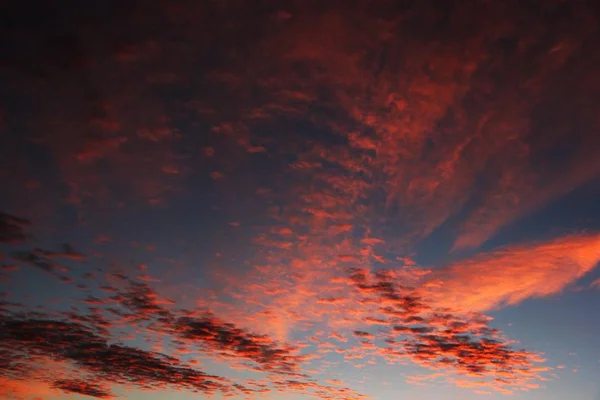 Γραφική Θέα Των Χρωματισμένα Σύννεφα Στον Ουρανό — Φωτογραφία Αρχείου