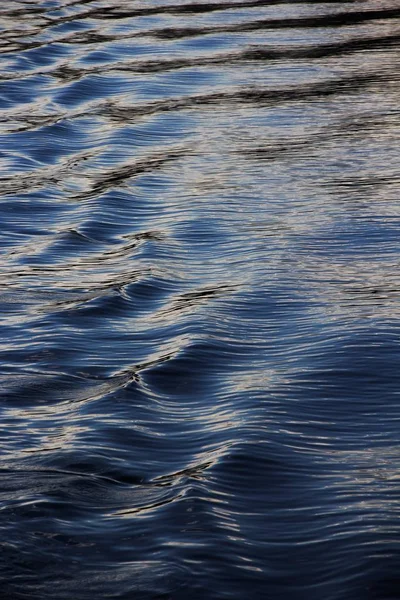 Close Uitzicht Blauwe Water Golven — Stockfoto