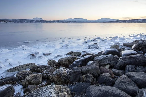 冬季海岸岩石 洛弗顿 — 图库照片