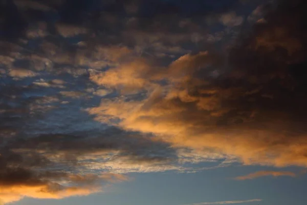 Malowniczy Widok Smugi Chmur Niebie — Zdjęcie stockowe