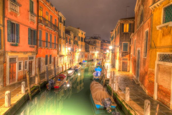 Scenic View Canal Boats Colourful Houses Night Venice Veneto Italy — Stock Photo, Image