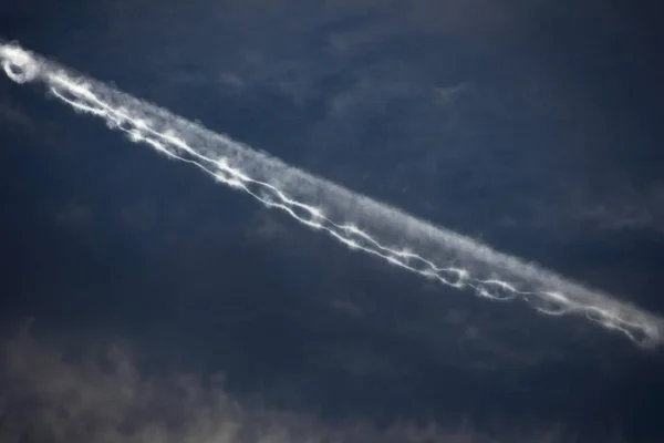 Acima Vista Cênica Contrails Com Interrupções — Fotografia de Stock