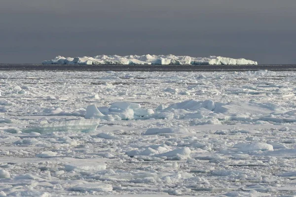 Vista Panorâmica Iceberg Borda Bloco Gelo — Fotografia de Stock