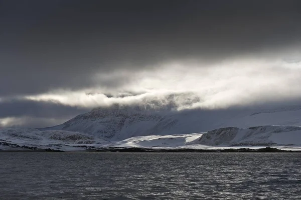 Festői Kilátás Drámai Légköri Fény Reliktbukta Nordaustland Svalbard Szigetcsoport Svalbard — Stock Fotó