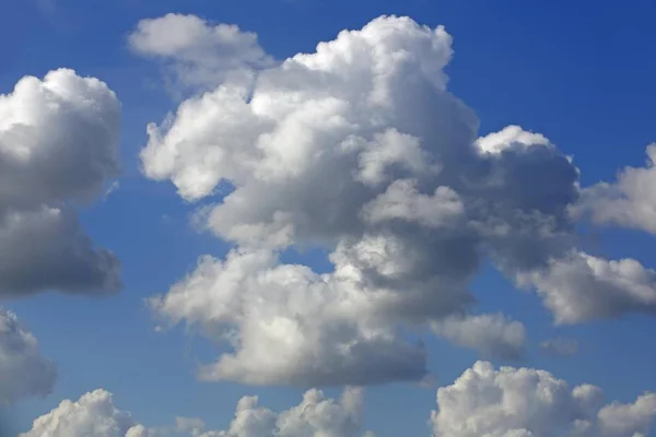 Schilderachtig Uitzicht Witte Wolken Bij Blue Sky — Stockfoto