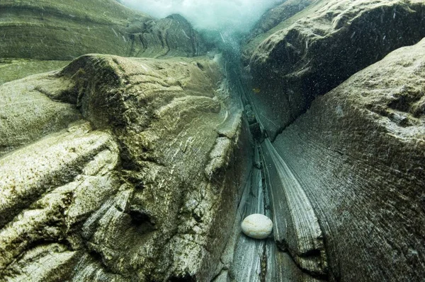 Vista Submarina Una Cascada Río Verzasca Lavertezzo Valle Verzasca Cantón —  Fotos de Stock