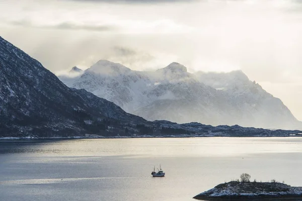 Naturskön Utsikt Över Fjorden Vintern Austnesfjorden Fjord Vagan Lofoten Norge — Stockfoto