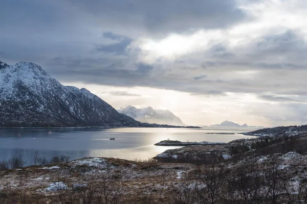 Живописный Вид Фьорд Зимой Аустнегорден Ваган Лоффель Норвегия Европа — стоковое фото
