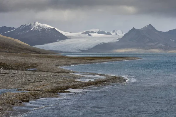 Vista Panorámica Las Montañas Bahía Trygghamna Isfjorden Spitsbergen Islas Svalbard —  Fotos de Stock