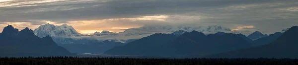 Panoramic View Evening Mountain Range Mckinley Denali Alaska Range Alaska — Stock Photo, Image