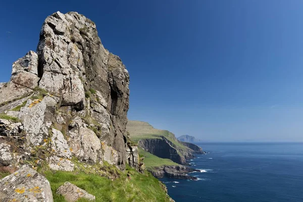 Vista Panoramica Della Costa Rocciosa Mykines Vgar Dietro Mykines Toyggjar — Foto Stock