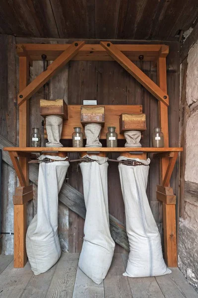 Mesa Madera Con Una Copa Vino — Foto de Stock