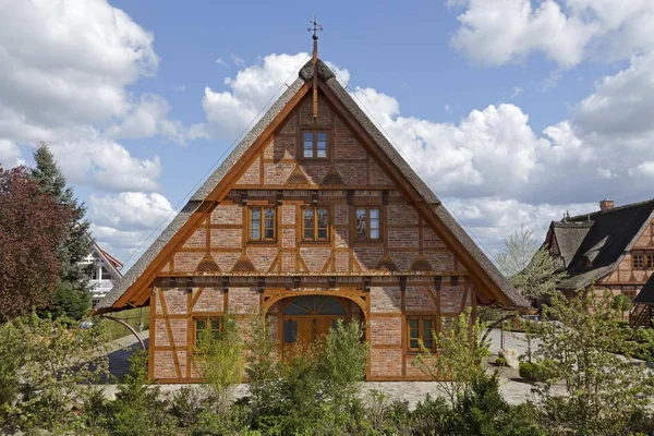 Half-timbered house, Hogendiekbrck, Altes Land region, Lower Saxony, Germany, Europe
