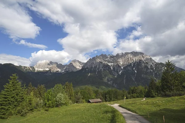 Vista Panorámica Cordillera Karwendel Sendero Senderismo Parte Delantera Mittenwald Baviera —  Fotos de Stock