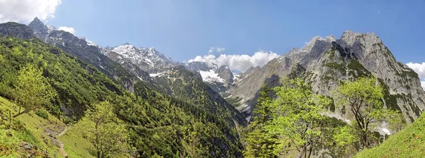 Widok Knappenhuser Zaśnieżonych Szczytów Alpspitze Zugspitze Oraz Doliny Hllental Knappenhuser — Zdjęcie stockowe