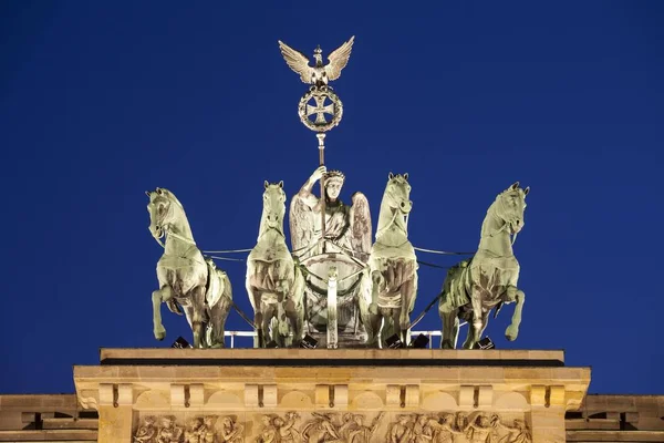 Malowniczy Widok Quadriga Bramy Brandenburskiej Nocy Berlin Niemcy Europa — Zdjęcie stockowe