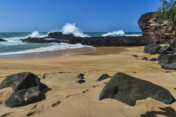 Surfe Costa Rochas Lava Kauai Havaí Estados Unidos América Norte — Fotografia de Stock