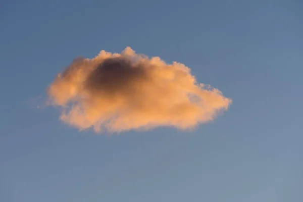 Cloud Osvětlený Zapadajícím Sluncem Island Evropa — Stock fotografie