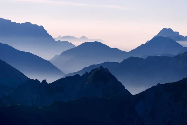 Gipfel Der Allgäuer Alpen Stufenweiser Anordnung Frühmorgens Oberstdorf Bayern Deutschland — Stockfoto