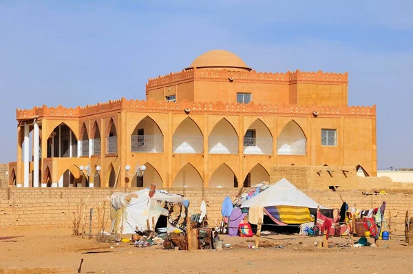 Nomád Sátor Egy Villa Előtt Atar Adrar Tartomány Mauritánia Afrika — Stock Fotó