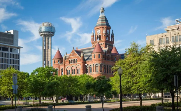 Старый Красный Музей Далласа Башня Реюньона Парк Спереди Даллас Техас — стоковое фото