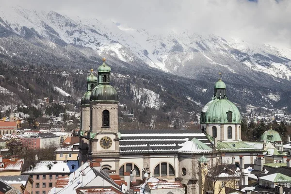 Vista Dalla Torre Della Città Sulla Città Con Cattedrale Montagne — Foto Stock