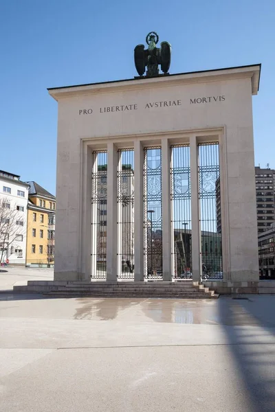 Liberation Monument Eduard Wallnfer Platz Square Innsbruck Tyrol Austria Europe — 图库照片