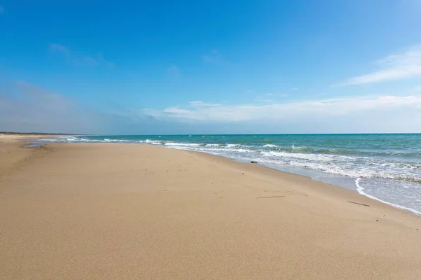 Pusta Piaszczysta Plaża Taranto Apulia Włochy Europa — Zdjęcie stockowe