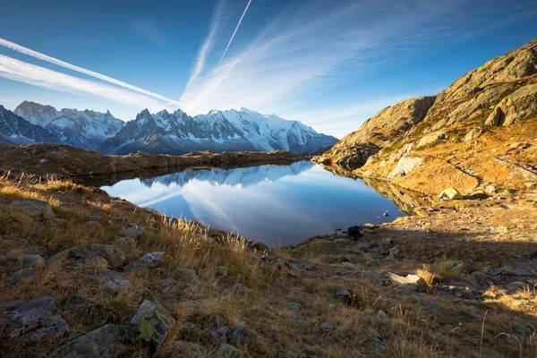Naturskön Utsikt Över Bergslandskapet Lac Des Cherry Efter Solnedgången Chamonix — Stockfoto