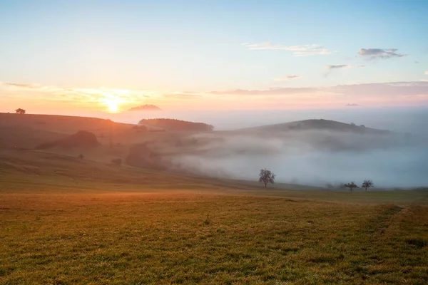 Foggy Utsikt Över Bisberg Hegau Baden Wrttemberg Tyskland Europa — Stockfoto