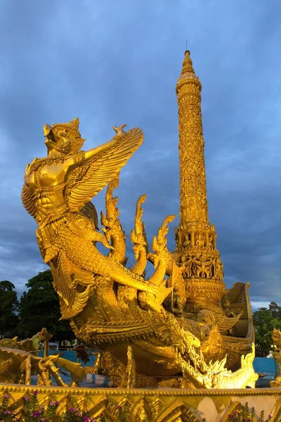 Thung Muang Park Mueang Garuda Figure Face Bougie Géante Monument — Photo