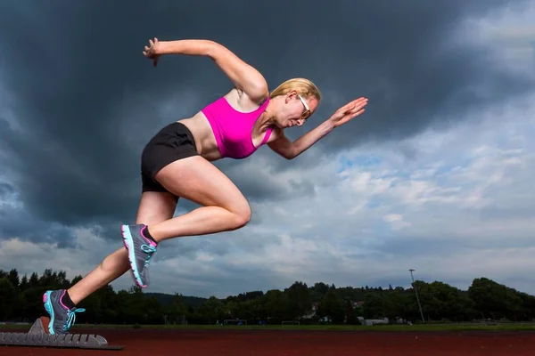 Jonge Vrouw Jaar Start Sprint — Stockfoto