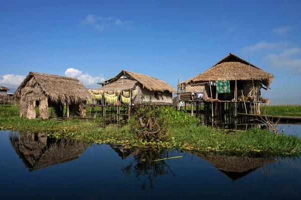 Maisons Échasses Traditionnelles Inle Lake Reflet Dans Eau État Shan — Photo