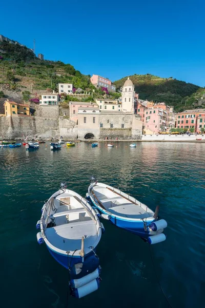 Fiskebåtar Hamnen Vernazza Unescos Världsarvslista Cinque Terre Nationalpark Rivera Levante — Stockfoto