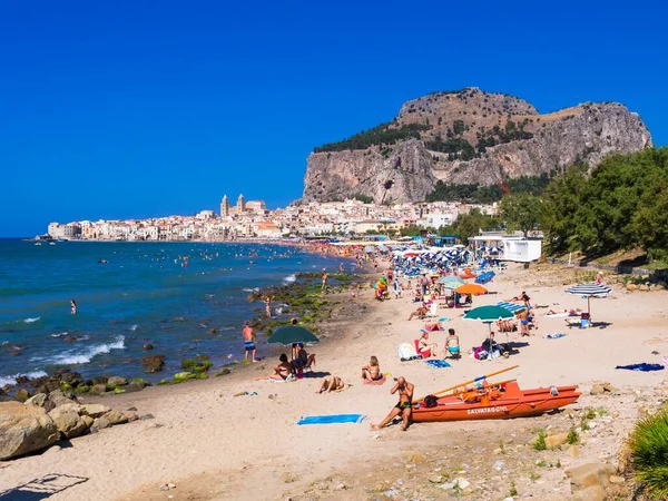 Παραλία Ασβεστολιθικά Βράχια Rocca Cefalu Cefalu Επαρχία Παλέρμο Σικελία Ιταλία — Φωτογραφία Αρχείου
