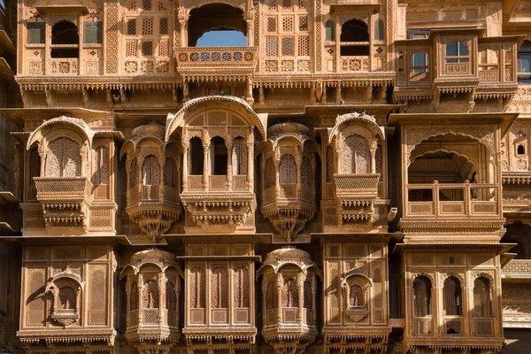 Ventanas Balcones Fachada Delicadamente Decorada Patwon Haveli Patwa Haveli Jaisalmer —  Fotos de Stock