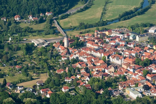 Stadt Vacha Deutsche Fachwerkhausstraße Dahinter Mittelalterliche Werrabrücke Rhn Thüringen Deutschland — Stockfoto