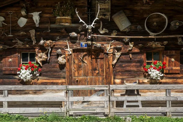 Facciata Casale Decorato Con Souvenir Eng Eng Alm Karwendel Tirolo — Foto Stock